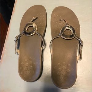 Womens Vionic sandals size 10